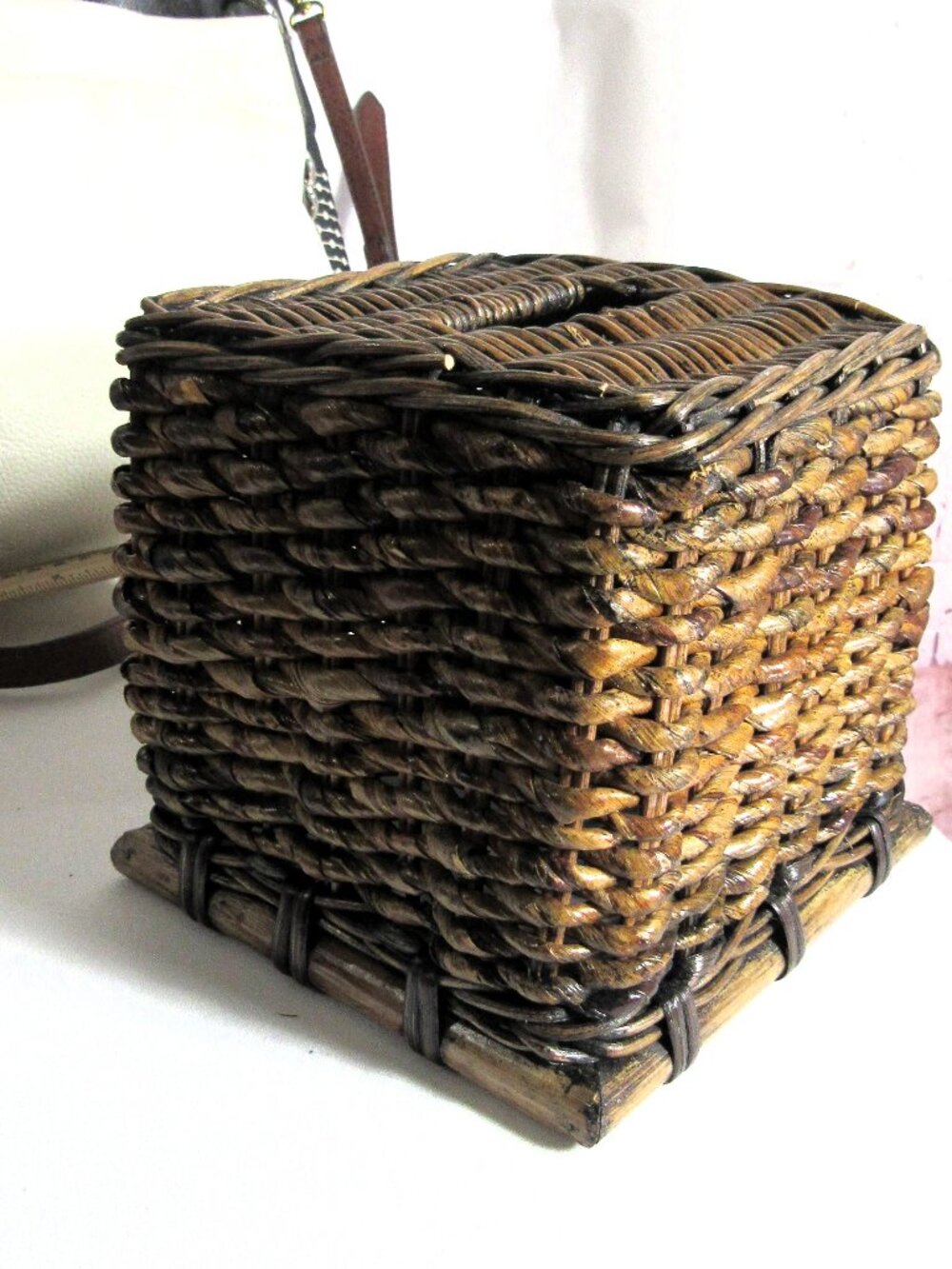 RUSTIC VINTAGE RATTAN TISSUE BOX HOLDER